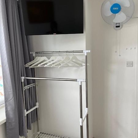 Studio Flat Fully Equipped Apartment ครอยดอน ภายนอก รูปภาพ