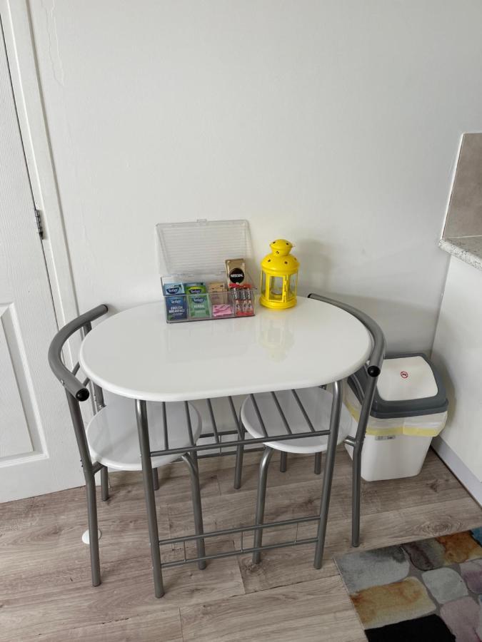 Studio Flat Fully Equipped Apartment ครอยดอน ภายนอก รูปภาพ